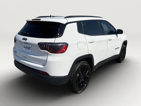 Used 2026 Jeep Compass Latitude AWD/4WD image 7