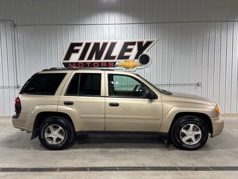 Used 2006 Chevrolet TrailBlazer LS w/ LS Preferred Equipment Group AWD/4WD image 2