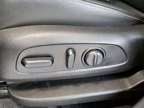 Used 2019 Chevrolet Equinox Premier FWD image 24
