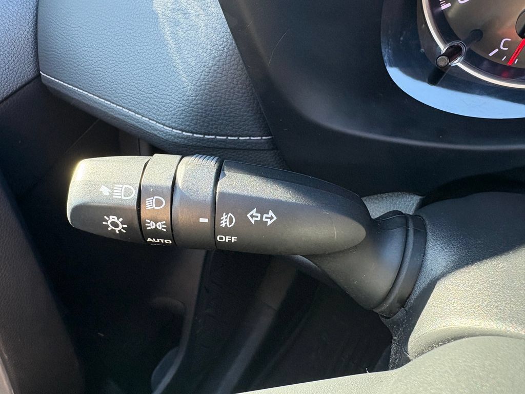 Used 2021 Toyota RAV4 XLE AWD/4WD image 18