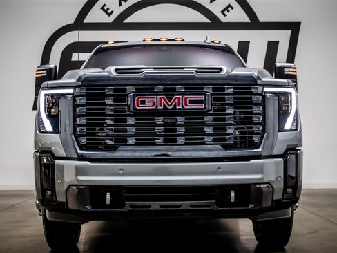 Used 2024 GMC Sierra 3500 Denali Ultimate AWD/4WD image 4