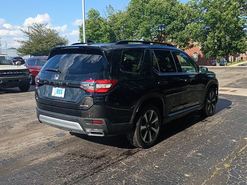 Used 2023 Honda Pilot Elite image 3