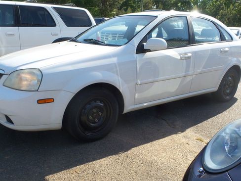 Used 2006 Suzuki Forenza Sedan image 1