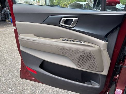 Used 2026 Kia Carnival FWD image 18