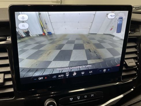 Used 2023 Ford Transit 350 XLT image 6