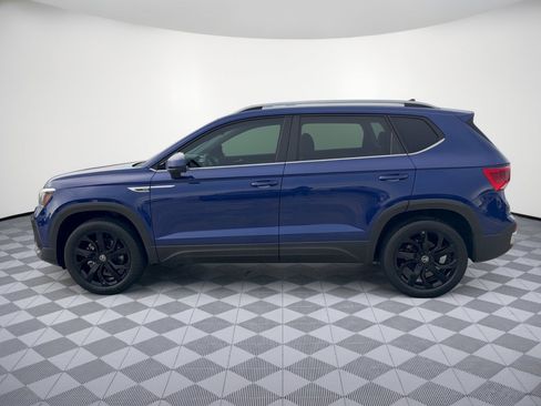 Certified 2023 Volkswagen Taos SE w/ Panoramic Sunroof Package FWD image 2