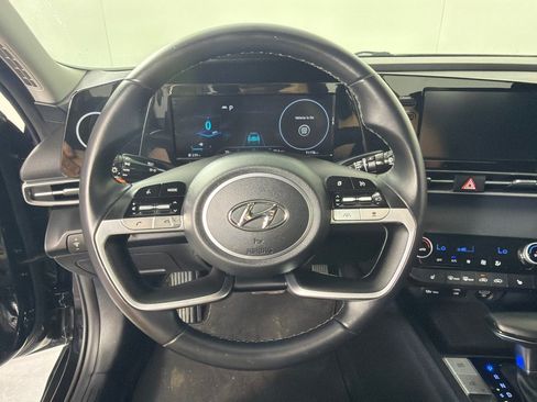 Used 2022 Hyundai Elantra SEL w/ Convenience Package FWD image 12
