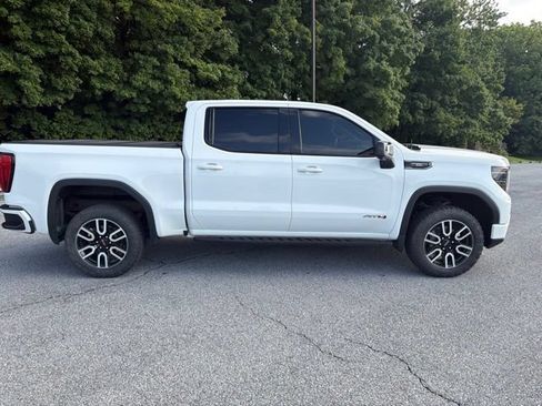 Used 2023 GMC Sierra 1500 AT4 w/ AT4 Premium Package AWD/4WD image 8