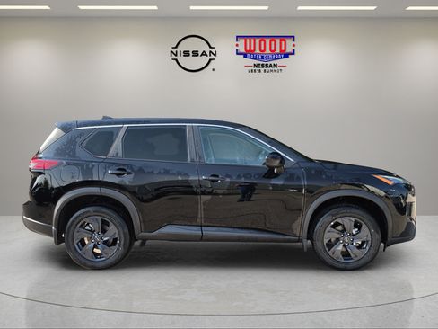 Certified 2026 Nissan Rogue SV FWD image 2