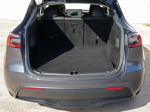 Used 2022 Tesla Model Y Long Range AWD/4WD image 10