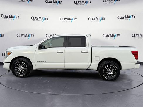 Used 2021 Nissan Titan SV image 2