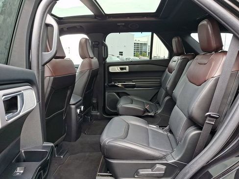 Used 2023 Ford Explorer Platinum w/ Technology Package AWD/4WD image 10