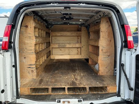 Used 2019 Chevrolet Express 3500 w/ Driver Convenience Package image 17