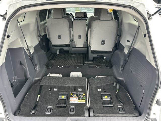 Used 2024 Toyota Sienna LE AWD/4WD image 37