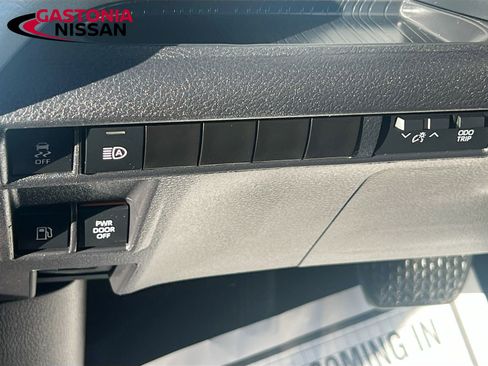 Used 2025 Toyota Sienna XLE image 13