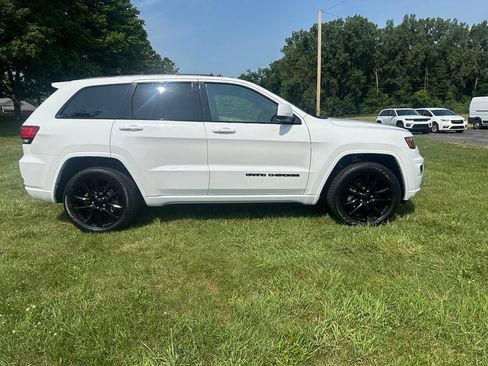 Used 2020 Jeep Grand Cherokee Altitude RWD image 2