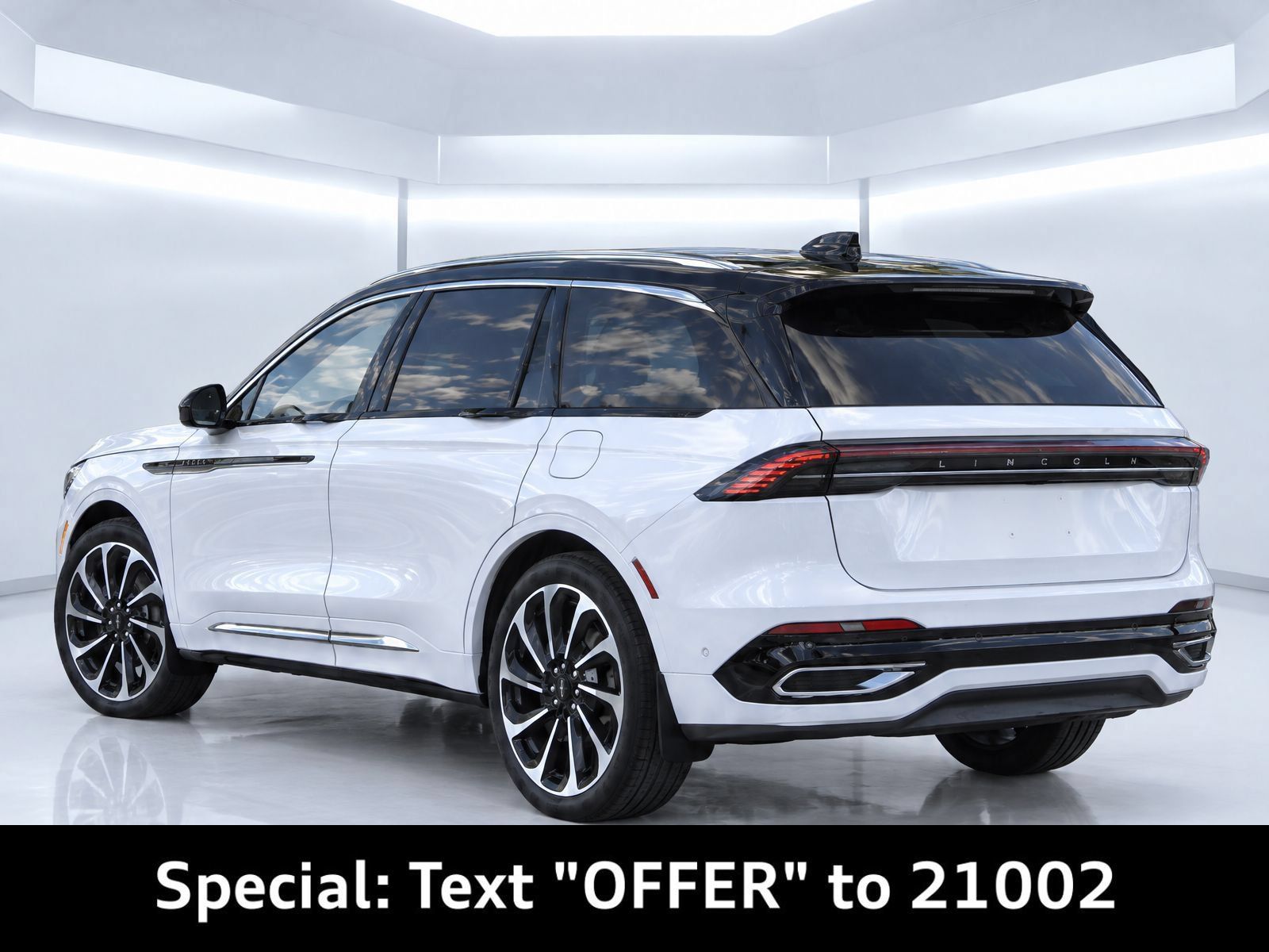 Used 2024 Lincoln Nautilus Black Label AWD/4WD image 3