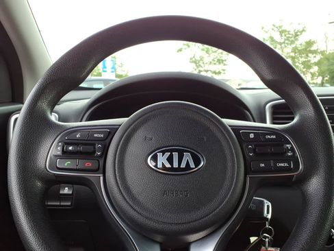 Used 2017 Kia Sportage LX FWD image 27