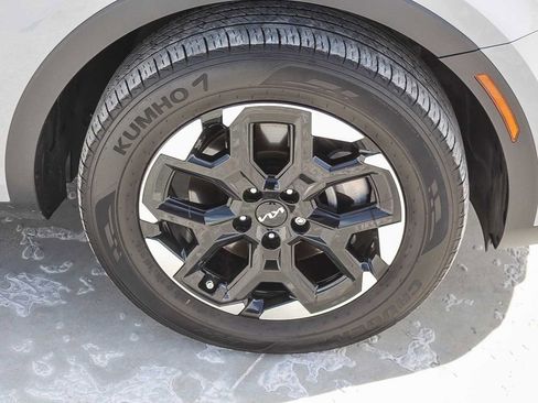 Used 2025 Kia Sorento S image 10