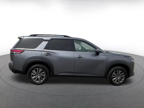Used 2025 Nissan Pathfinder SV FWD image 13