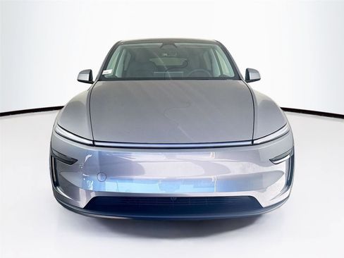 Used 2026 Tesla Model Y Long Range image 2