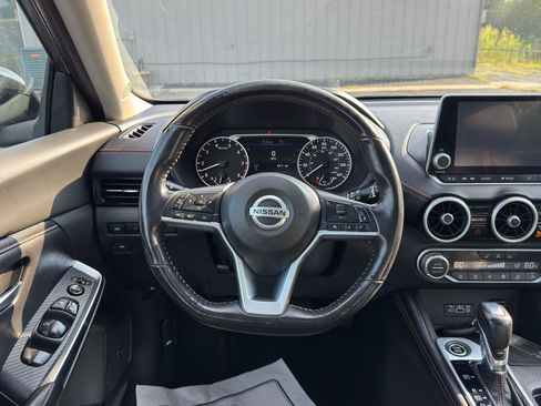 Used 2022 Nissan Sentra SR w/ SR Premium Package FWD image 17