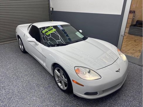 Used 2009 Chevrolet Corvette Coupe w/ Preferred Equipment Group RWD image 10