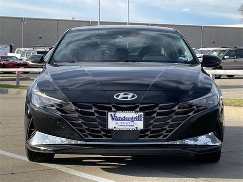 Used 2021 Hyundai Elantra Limited w/ Preferred Accessory Package image 7