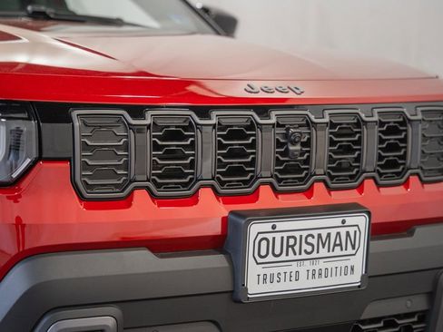 New 2026 Jeep Cherokee Overland image 12
