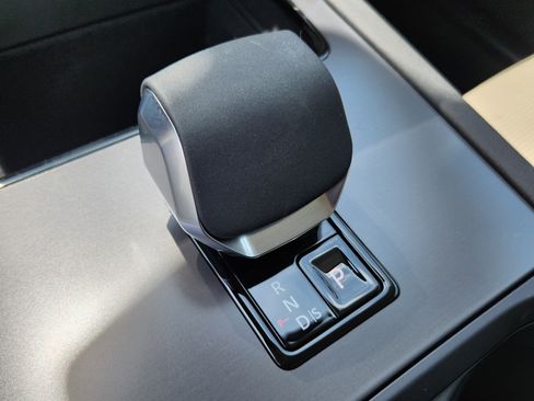 Certified 2025 Land Rover Discovery Sport S image 20