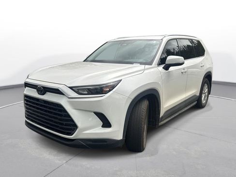Certified 2025 Toyota Grand Highlander XLE FWD image 2