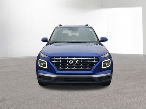 Used 2022 Hyundai Venue Limited image 3