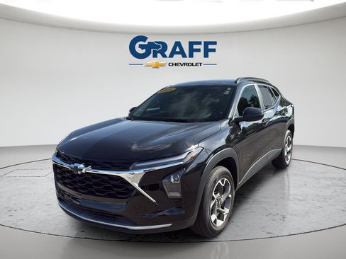 Used 2025 Chevrolet Trax LT w/ Driver Confidence Package FWD image 1