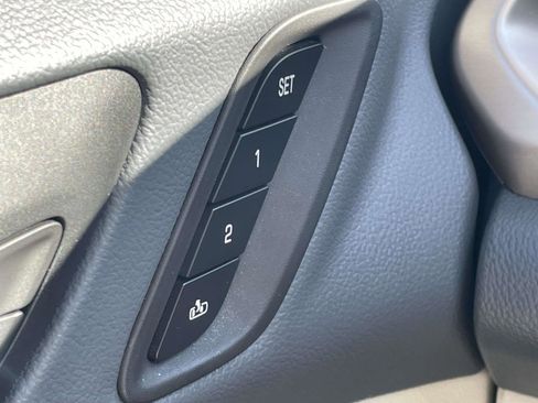 Used 2021 GMC Acadia Denali w/ Denali Technology Package FWD image 13