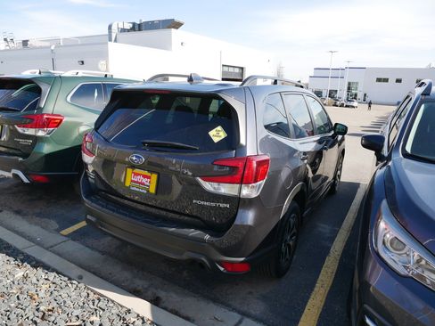 Used 2019 Subaru Forester Premium image 5