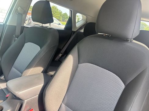 Used 2025 Kia Soul LX w/ LX Technology Package FWD image 34
