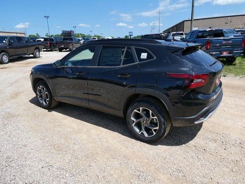 New 2026 Chevrolet Trax LT w/ LT Convenience Package FWD image 7
