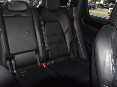 Used 2023 Porsche Cayenne Platinum Edition image 21