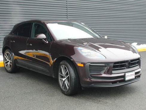 Certified 2025 Porsche Macan image 10