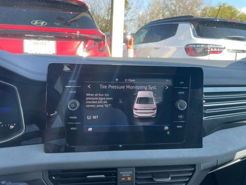 Used 2025 Volkswagen Jetta SE image 20