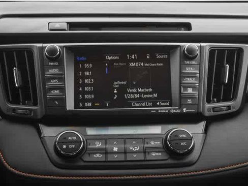 Used 2017 Toyota RAV4 SE image 7