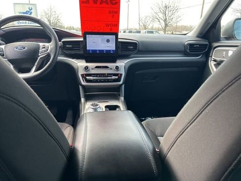 Used 2023 Ford Explorer XLT AWD/4WD image 17