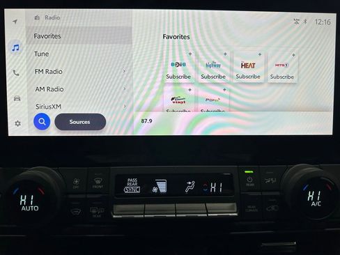 Used 2025 Toyota Grand Highlander AWD image 27