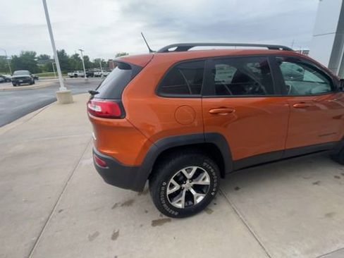 Used 2015 Jeep Cherokee Trailhawk AWD/4WD image 2