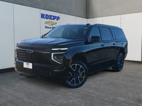 New 2026 Chevrolet Suburban RST w/ Comfort Package AWD/4WD image 1