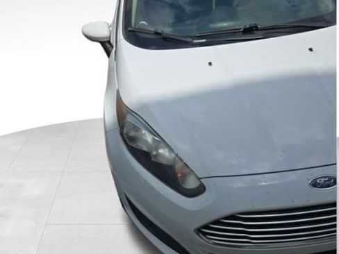 Used 2015 Ford Fiesta SE w/ Comfort Package FWD image 5
