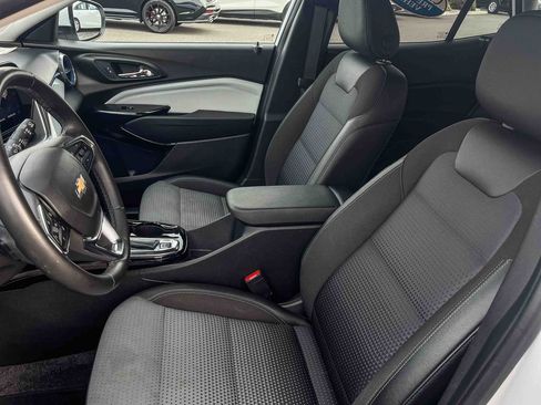 Certified 2025 Chevrolet Trax LT w/ LT Convenience Package image 36