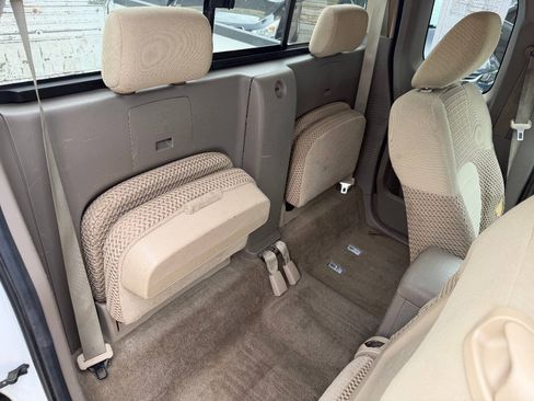 Used 2012 Nissan Frontier SV RWD image 12