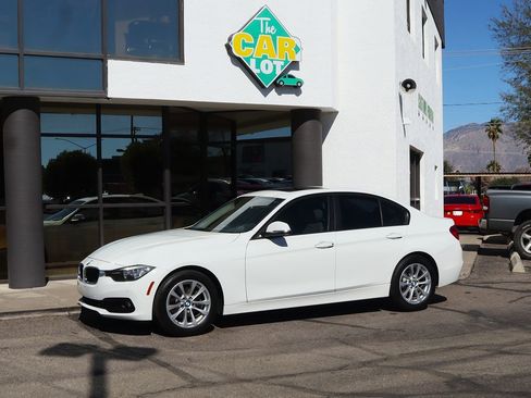 Used 2017 BMW 320i Sedan image 7