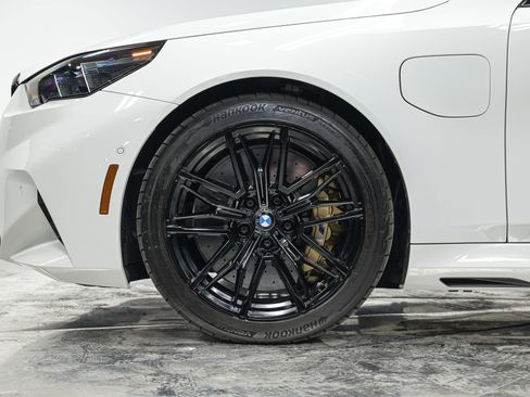 Used 2025 BMW M5 w/ Carbon Package image 3